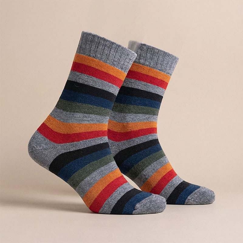 Studio_0062_gen_507A_83_netti-5.jpg Raidalliset villasukat merinovillasta